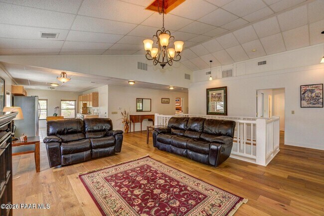 Building Photo - 502 Western Ave