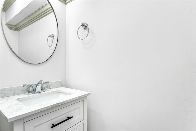 Building Photo - 2601 Washington St