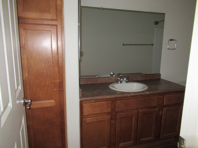 Building Photo - Condo with Mountain Views in Beautiful Portofino!