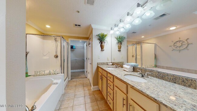 Building Photo - 2228 Beach Dr