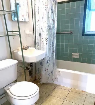 Building Photo - 2726 Canal Dr N