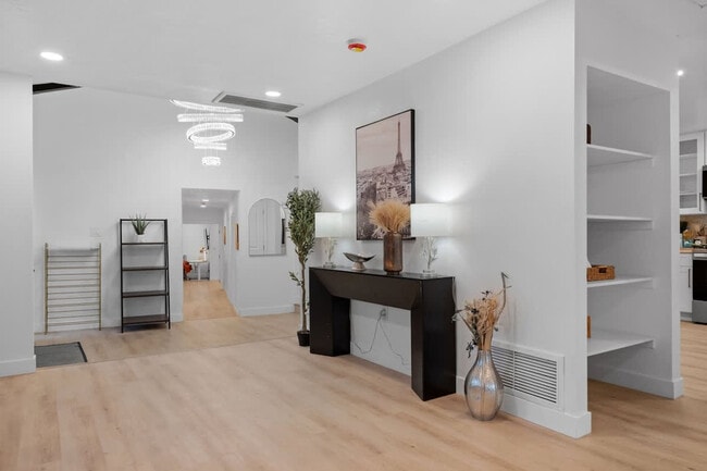 Building Photo - 5048 Bluff Pl