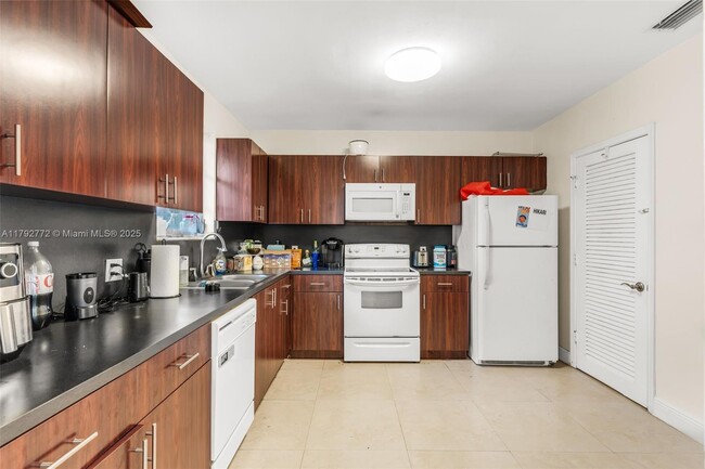 Building Photo - 1130 Cotorro Ave