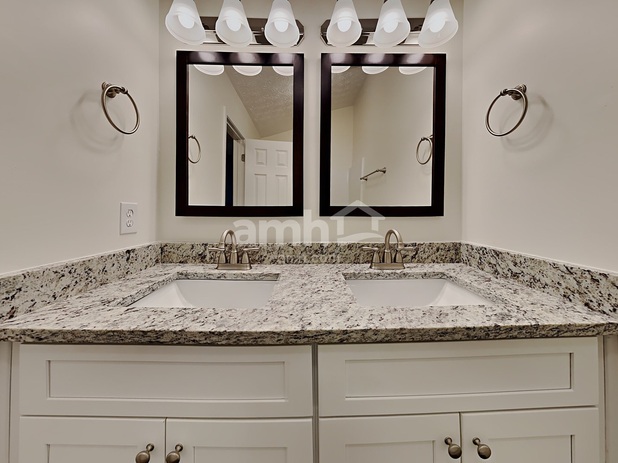 Building Photo - 3471 Erin Glen NW