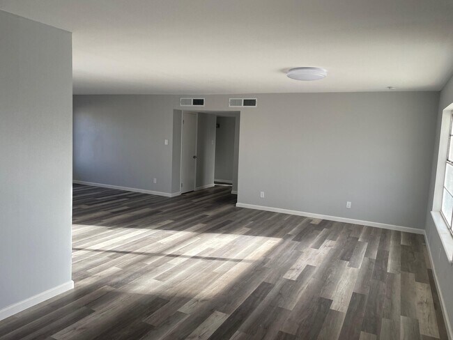 Building Photo - 1308 Backus St