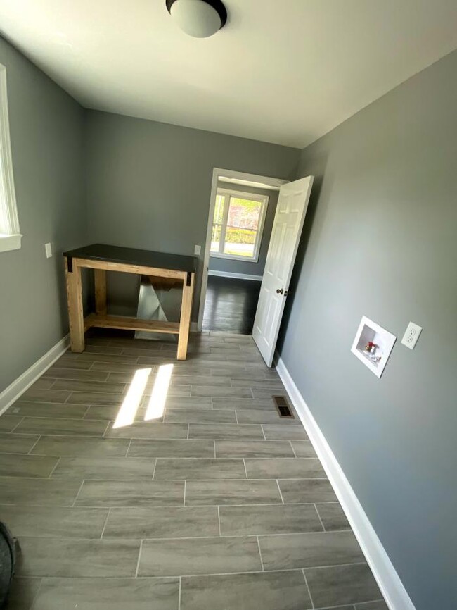 Building Photo - 2 bedroom in Nashville TN 37216