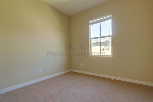 Building Photo - ***Beautiful 2 bed / 2.5 bath / 1,158 sqft...