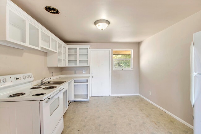 Primary Photo - 1186 W 300 N St