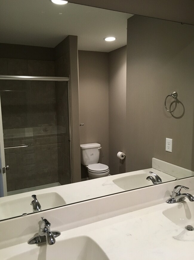 Building Photo - Newer 3 Bed Townhome in Grain Valley
