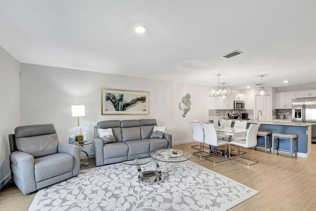 Building Photo - 6013 Woods Edge Cir