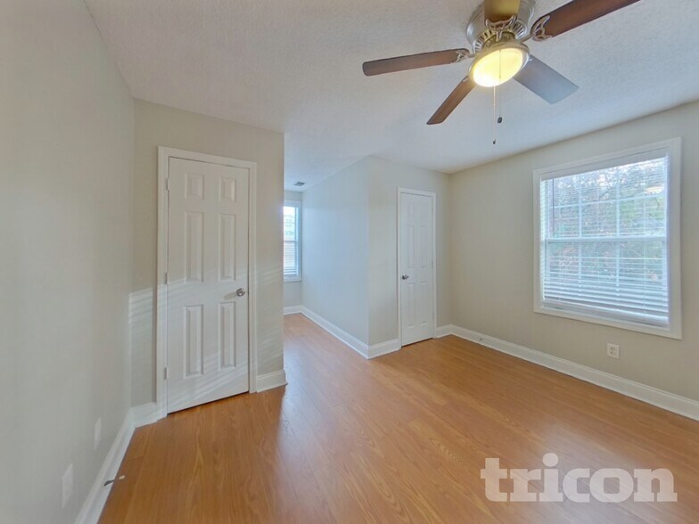 Building Photo - 8737 Windsor Lake Blvd