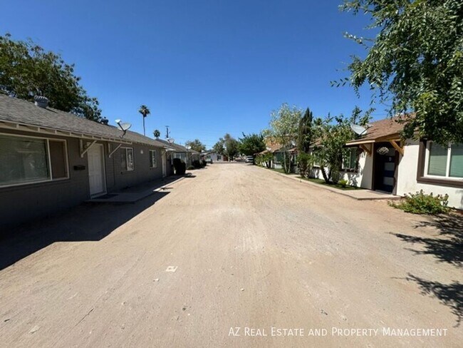 Building Photo - 1005 E Turney Ave