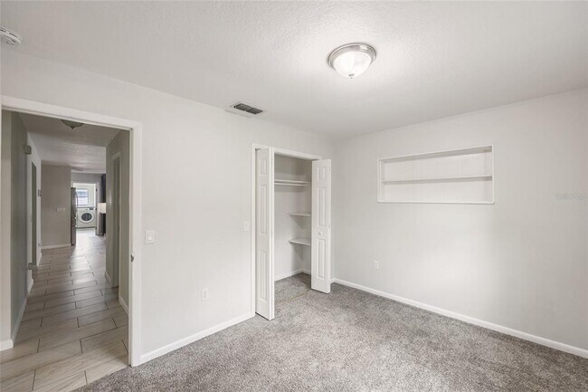 Building Photo - 934 Point View Ln