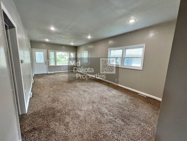 Building Photo - 404 S Minnesota- 4 Bedroom, 2 Bathroom House