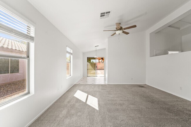Building Photo - Prime Surprise Location | 3 Bed, Low-Maintenance Yard + Amenities