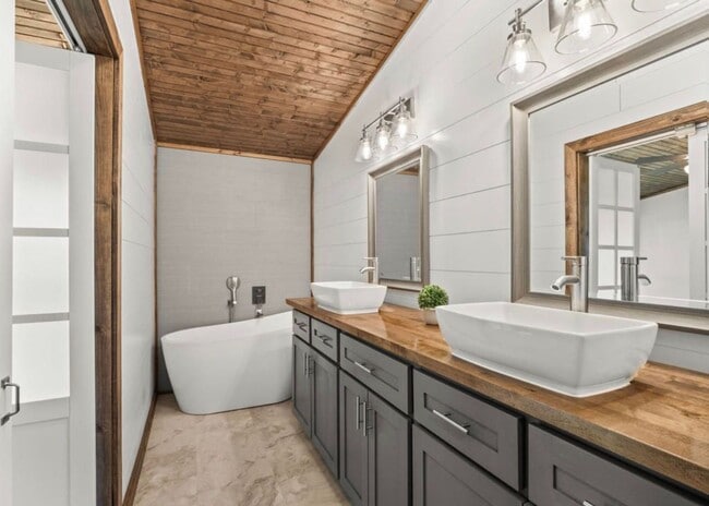 Building Photo - 4747 Port Arthur Ave