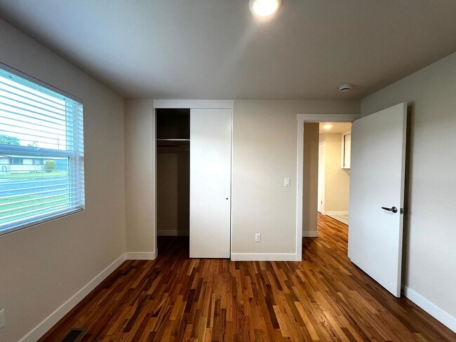 Building Photo - Non-Refundable & Security Deposit Total: $2400.00