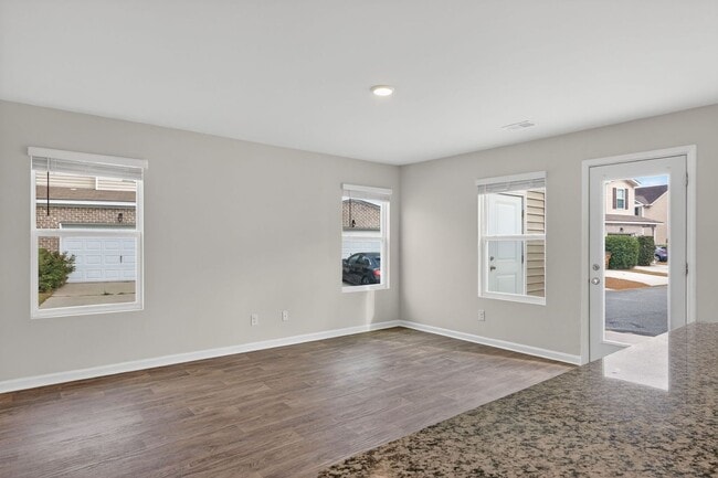 Building Photo - 4 bedroom 3 bath townhome in Rice Hope