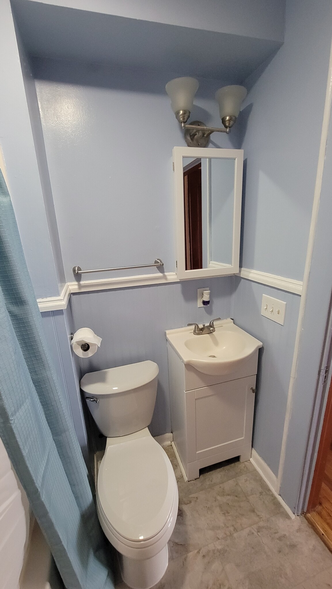 Building Photo - 402 Hartwell Ave