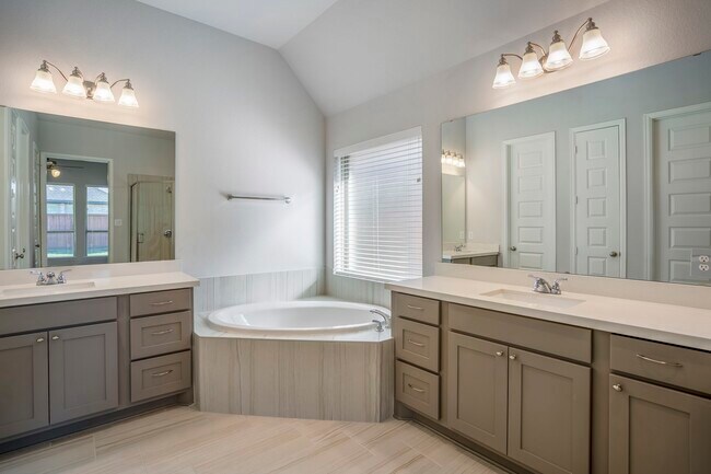 Building Photo - 7845 Charter Hill Dr