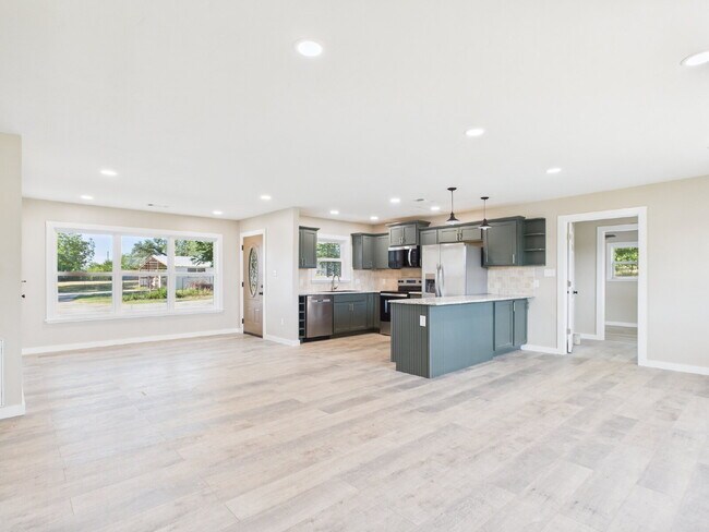 Building Photo - 3-Bedrooms with 2 Full Baths in Harper, TX!"