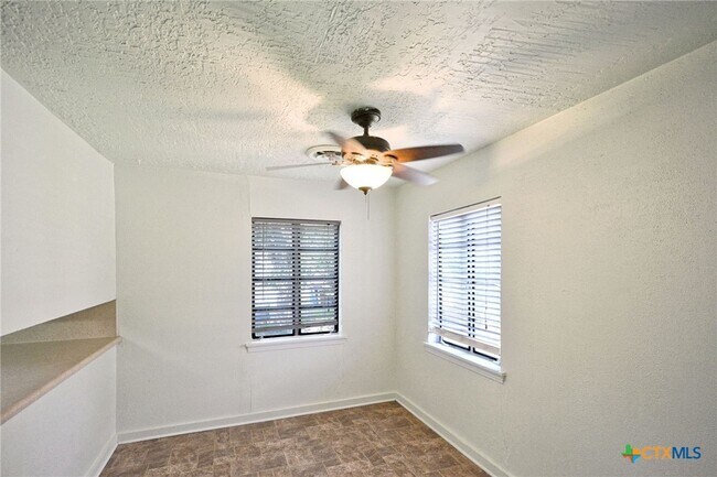 Building Photo - 268 E Mill St