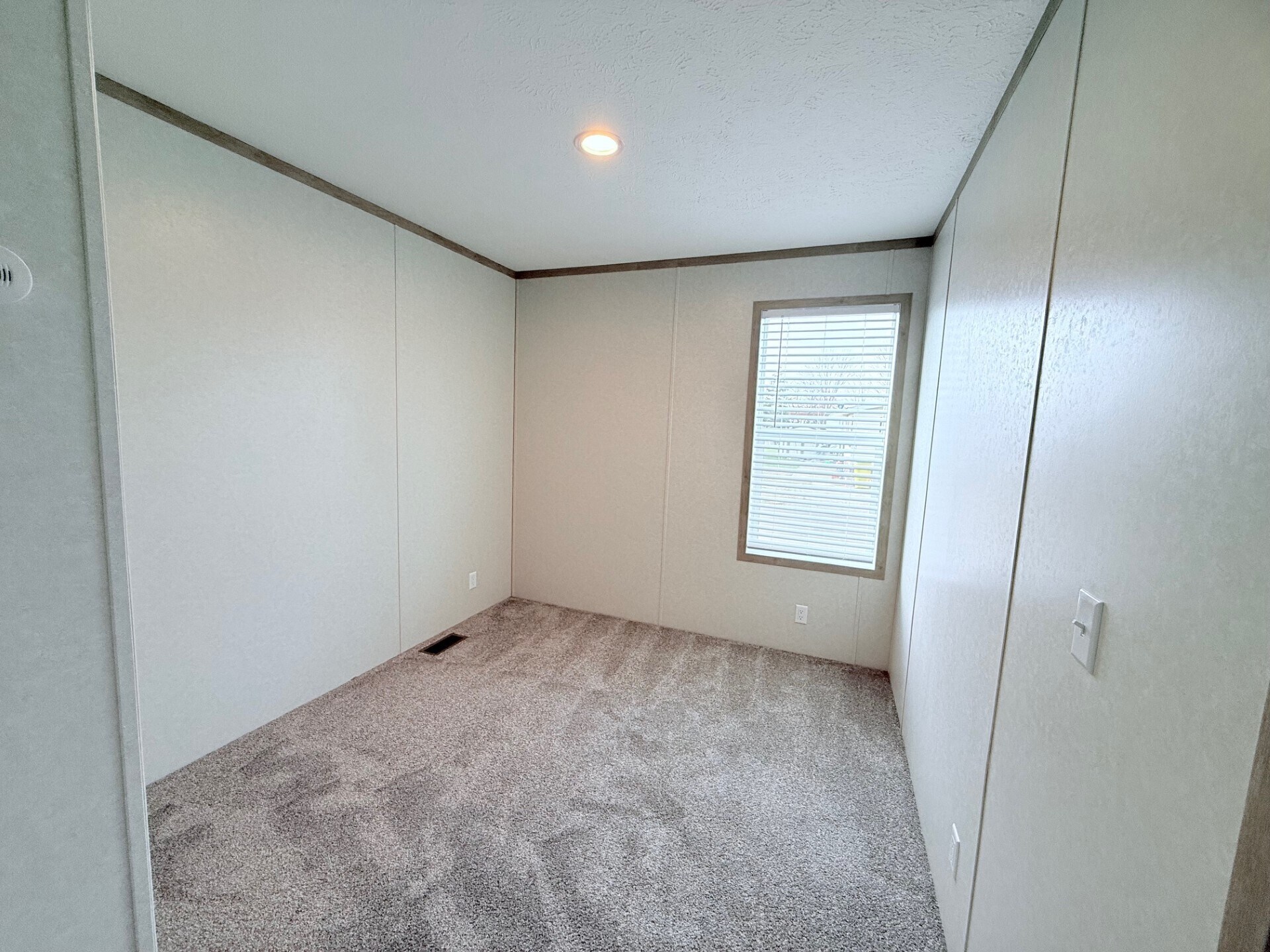 Building Photo - 52758 S Yorktown Ct