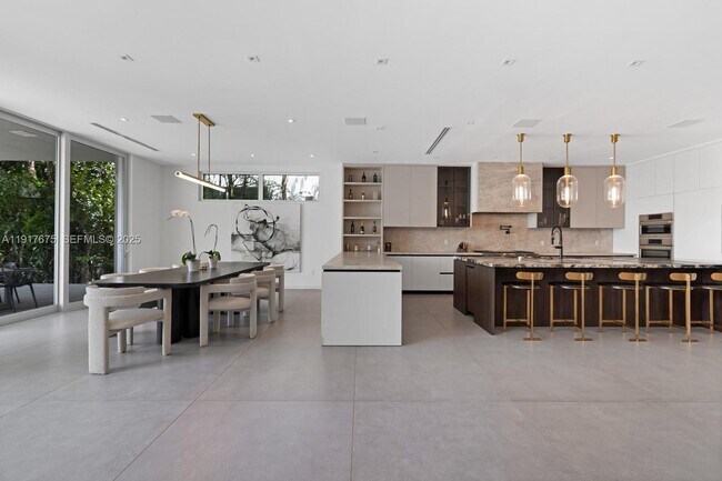 Building Photo - 1379 N Venetian Way