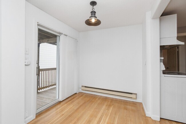 Building Photo - 16R Union St