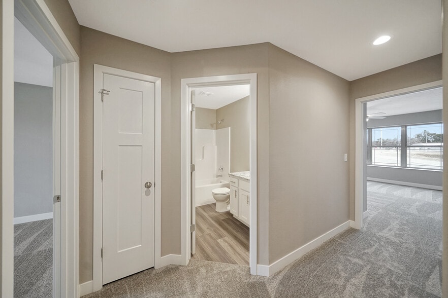 Main Bath - 8195 Regent Dr