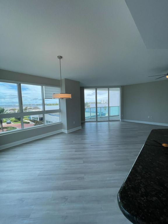 Building Photo - 241 Riverside Dr