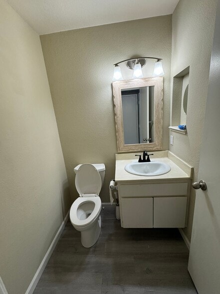 Building Photo - 140 Spanish Moss Pl