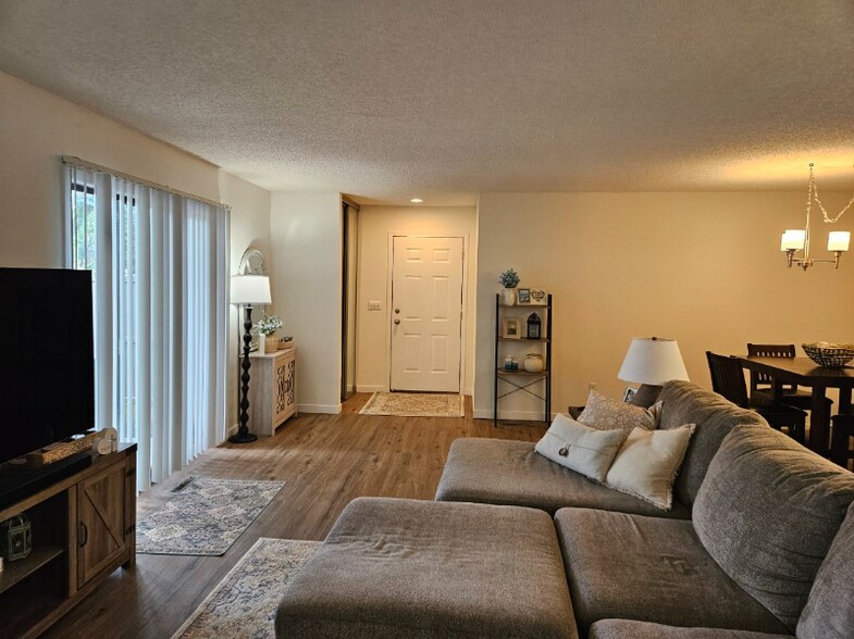 Building Photo - 6XXX Mockingbird Ln
