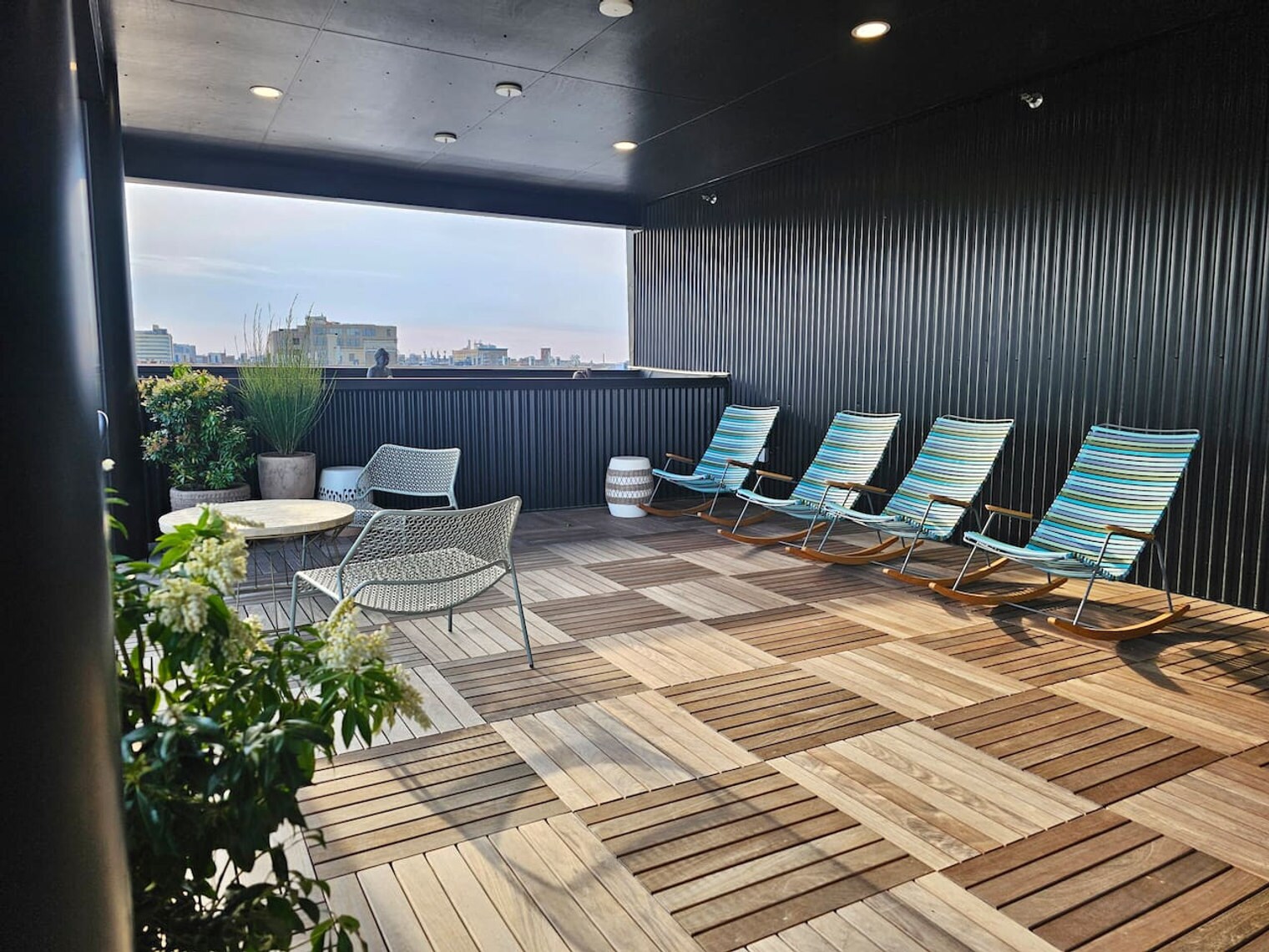 Building Photo - 501 N Perth St