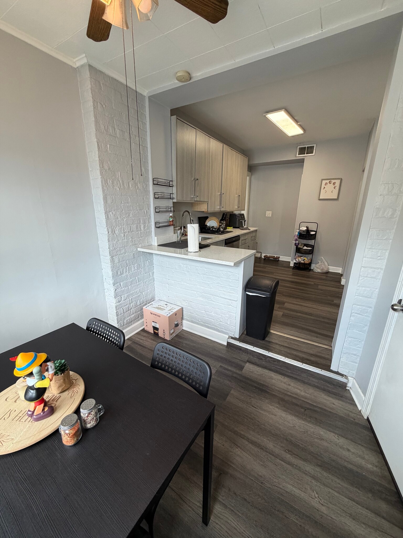 Building Photo - 3219 W Balmoral Ave