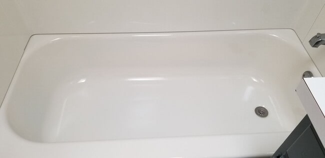 Building Photo - Nice 2 bedroom, 1 bath with yard.