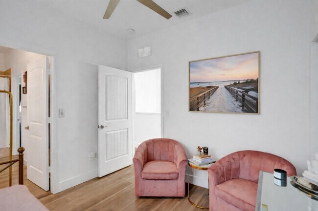 Building Photo - 4234 N Dixie Hwy