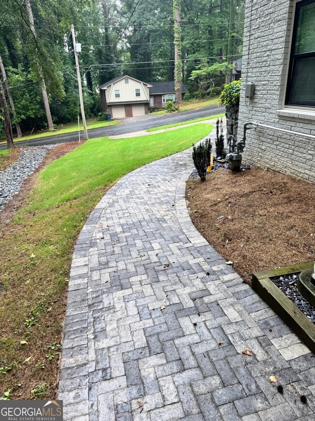 Building Photo - 2618 Meadow Lark Dr