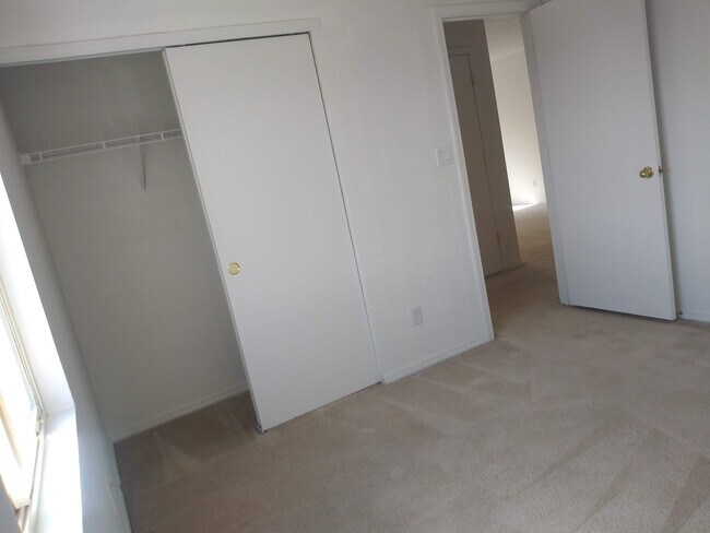 Building Photo - 3BR, 2.5BA, 2CG