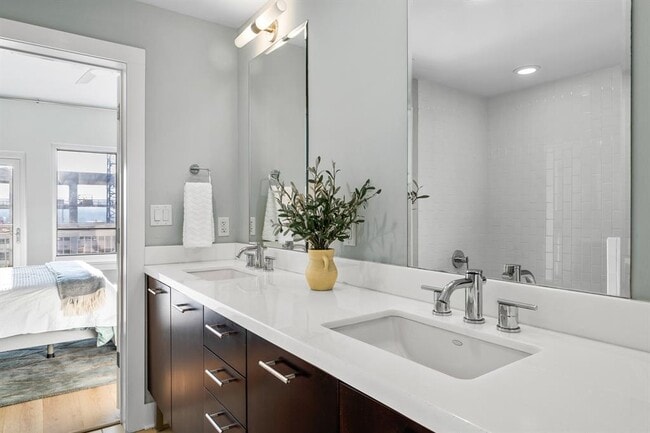 Building Photo - 603 Davis St