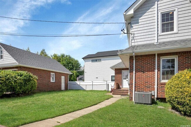 Building Photo - 92 Hillside Ave