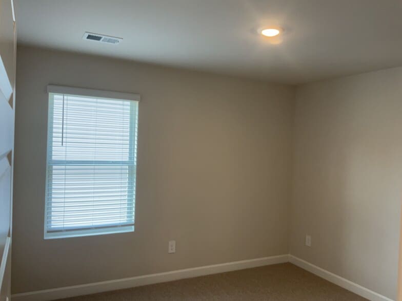 Building Photo - 307 Granby Trl