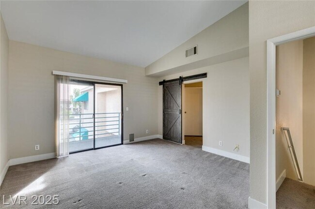 Building Photo - LOCATED IN GATED COMMUNITY JUST MINUTES FR...