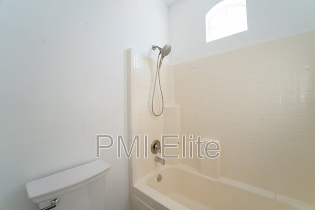 Building Photo - 28254 Canterbury Ct