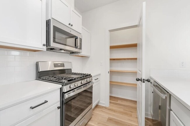 Building Photo - NEW Construction 3 Bedroom Duplex!
