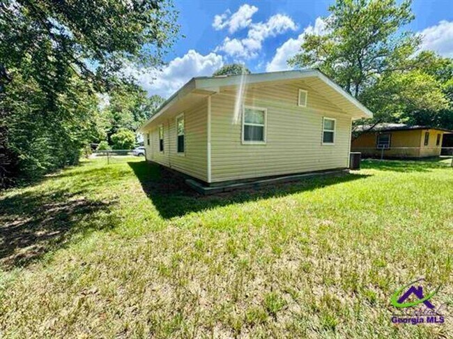 Building Photo - 102 Varee Dr
