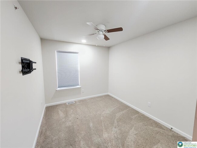 Building Photo - 1182 Susan Cir