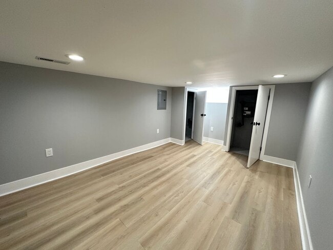 Building Photo - 2 bedrooms 1.5 bathroom House in South Phi...
