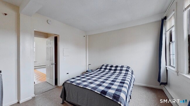 Building Photo - 666 Main St