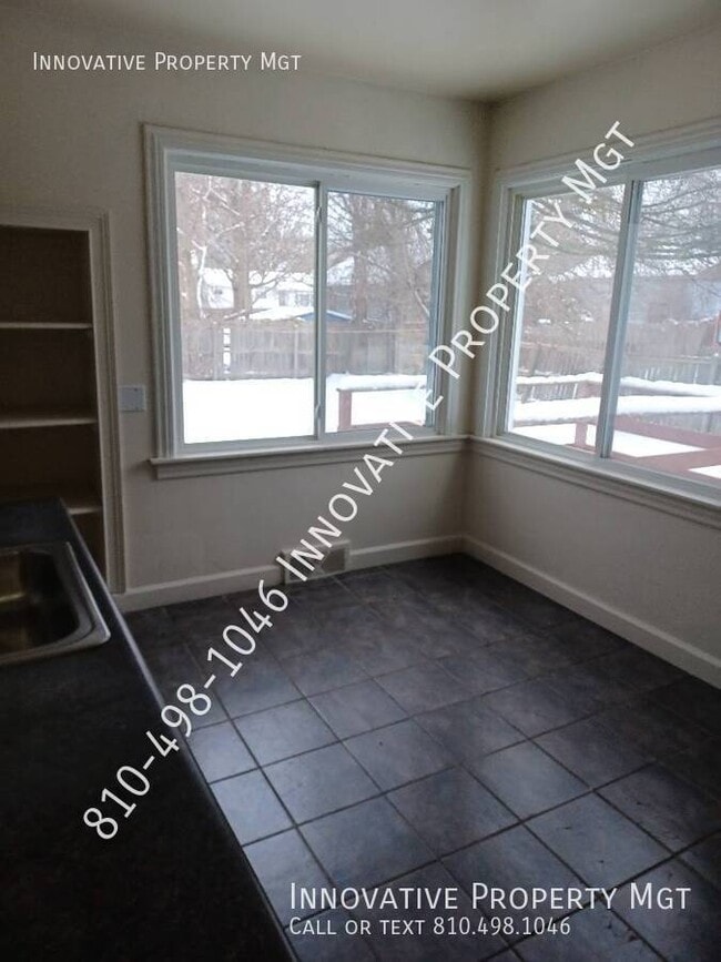 Building Photo - 2213 Savoy Ave